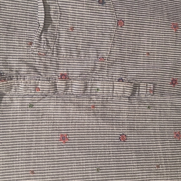 Charming Pre-Owned Gap Ladies Shirt - Timeless and Versatile- XL - Picture 6 of 6